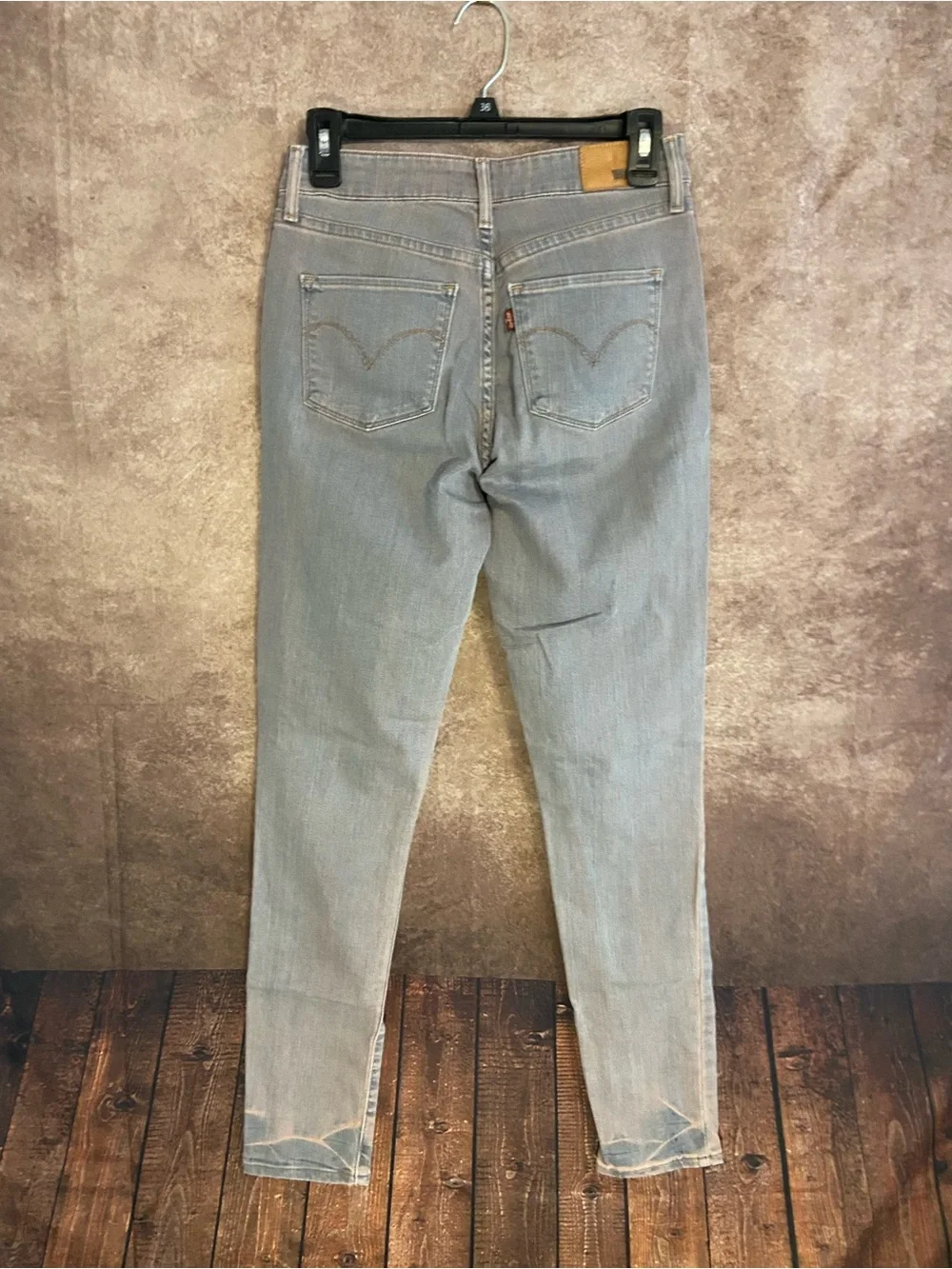 Levi’s men’s size 26 high-rise skinny jeans-grey wash-EUC